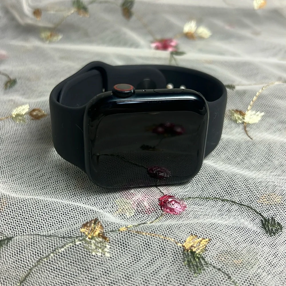 Apple Watch Series 7 45mm with cellular bundle with bands